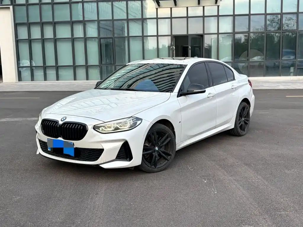 BMW 1 Series 2023 — фото 1