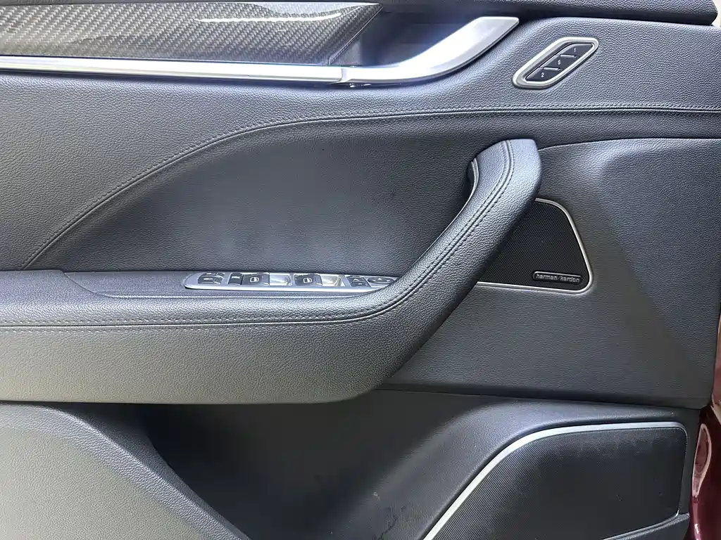 Maserati Levante 2018 — фото 15