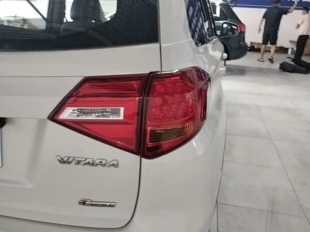 Suzuki Vitara 2018 — фото 8