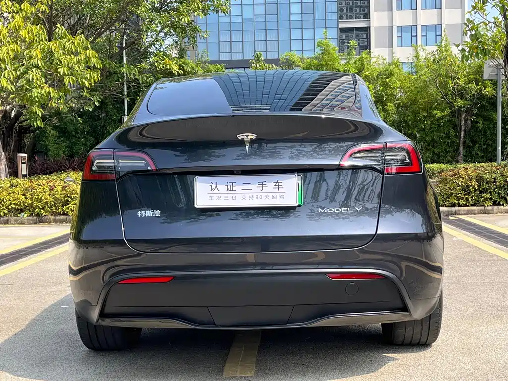 Tesla Model Y 2024 — фото 10
