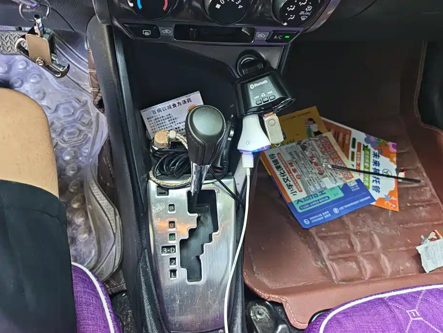 Toyota Yaris L 2015 — фото 16