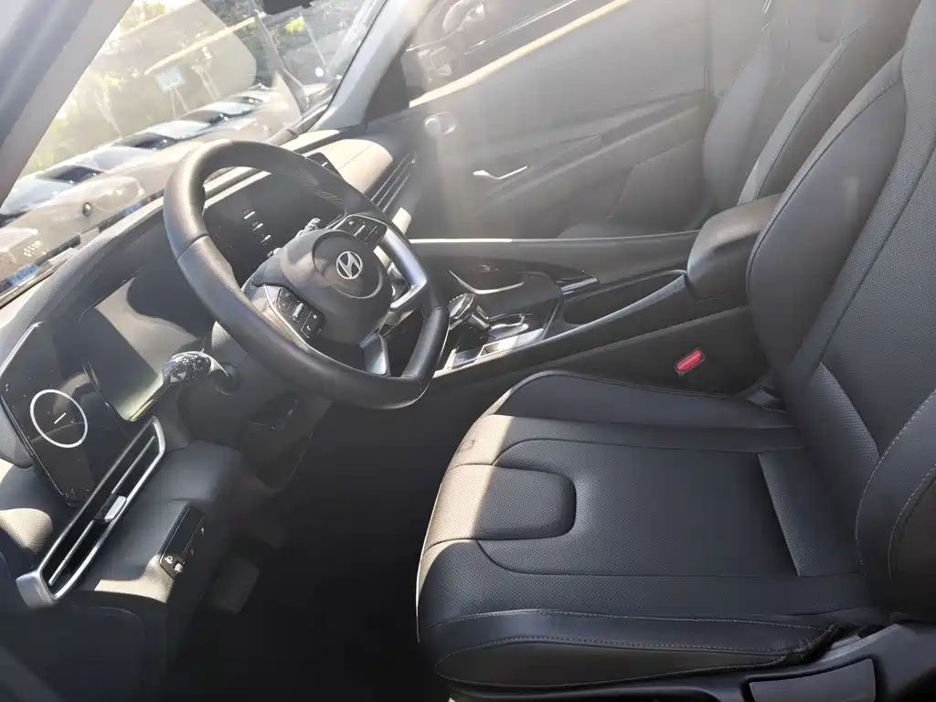Hyundai Elantra 2024