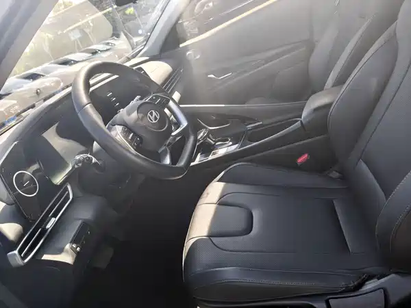 Hyundai Elantra 2024