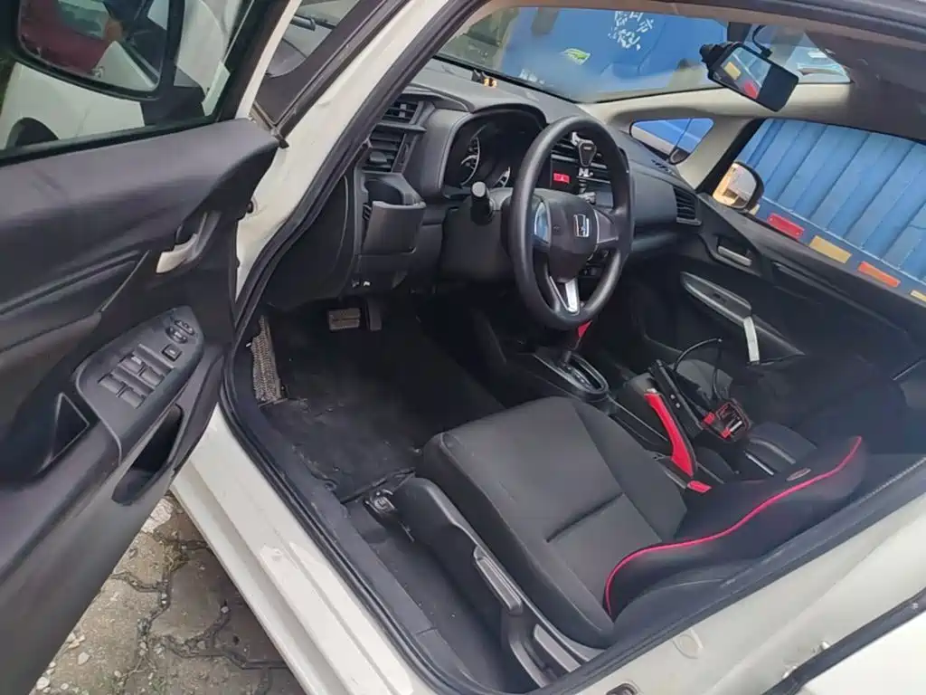 Honda Fit 2016 — фото 16