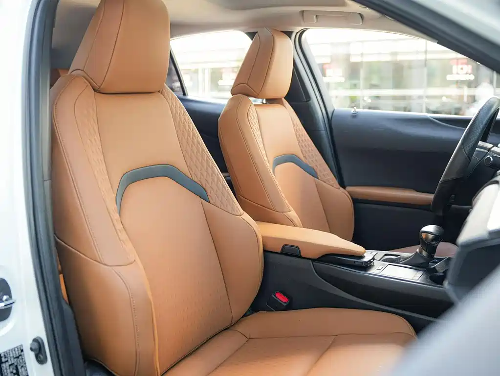Lexus UX 2021 — фото 12