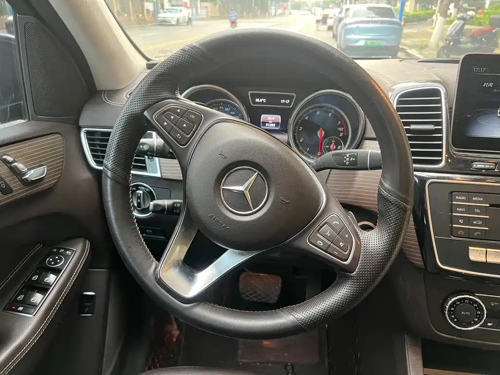 Mercedes-Benz GLE 2018 — фото 29