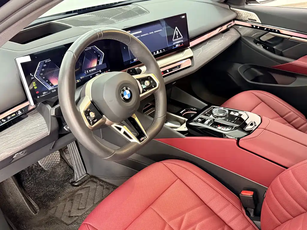 BMW 5 Series 2026 — фото 10