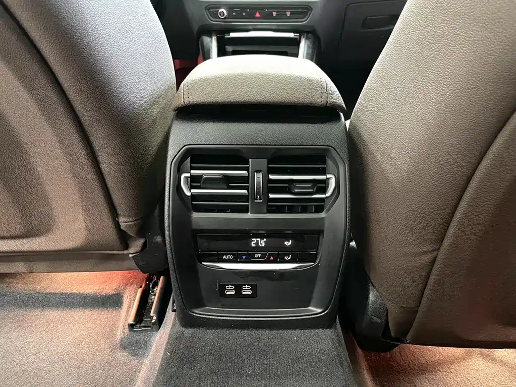 BMW 3 Series 2023 — фото 11