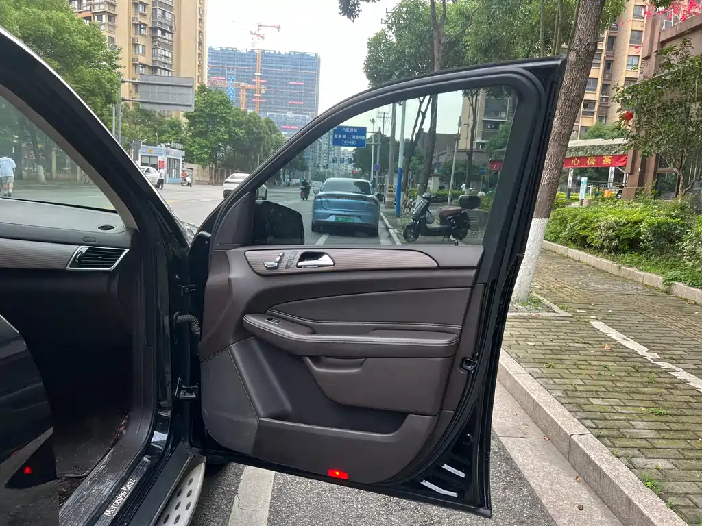 Mercedes-Benz GLE 2018 — фото 30