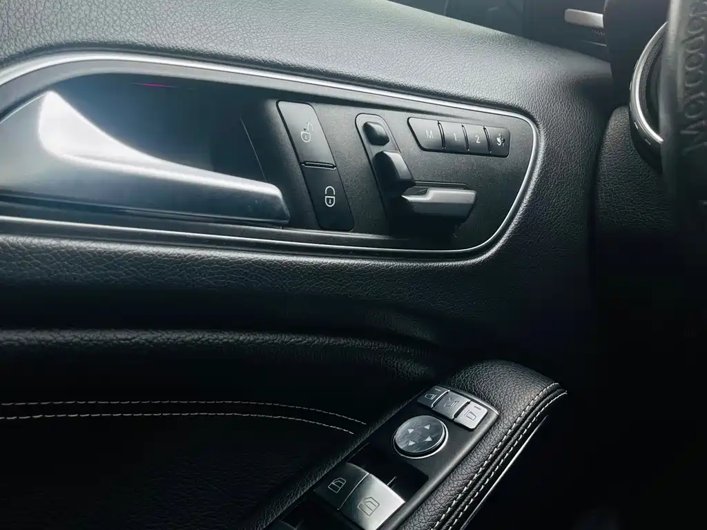 Mercedes-Benz GLA 2016 — фото 12