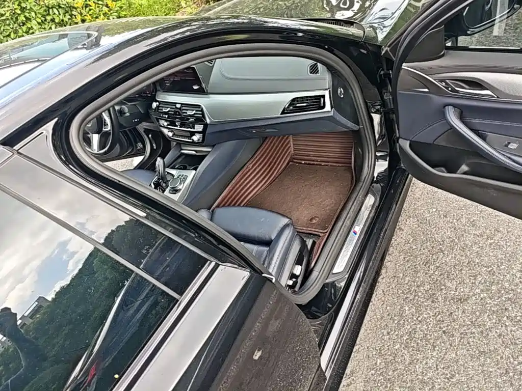 BMW 5 Series 2020 — фото 9