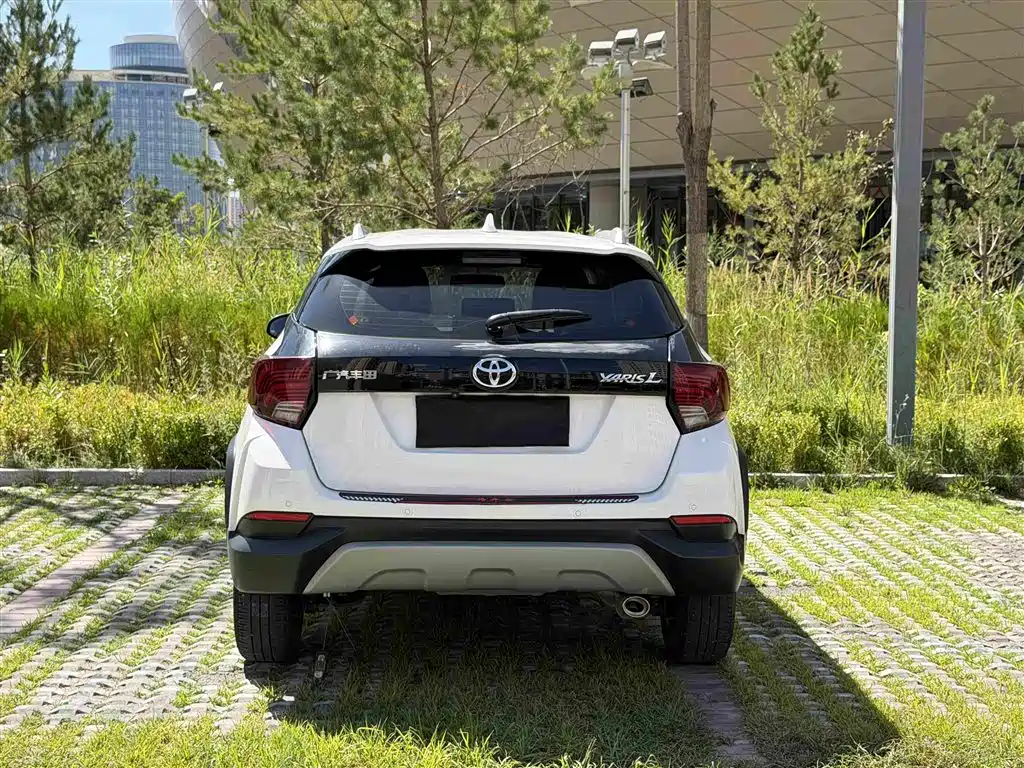 Toyota Yaris L 2023