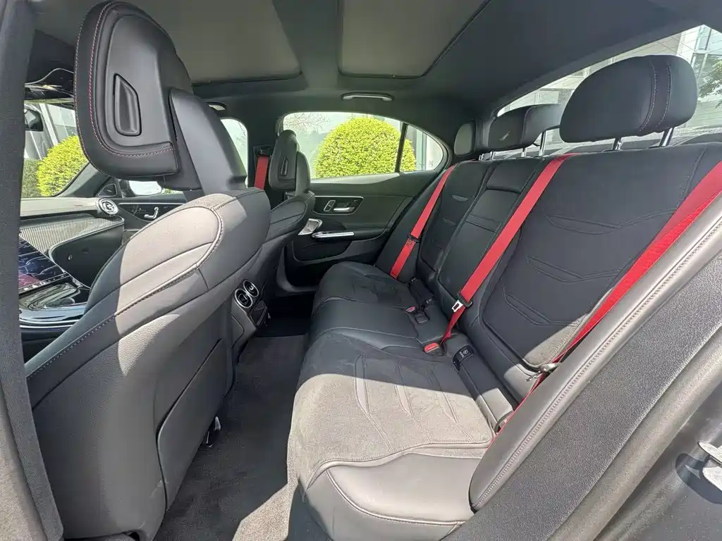 Mercedes-Benz C-Class AMG 2025 — фото 11