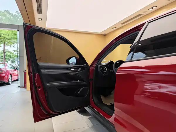 Alfa Romeo Stelvio 2017