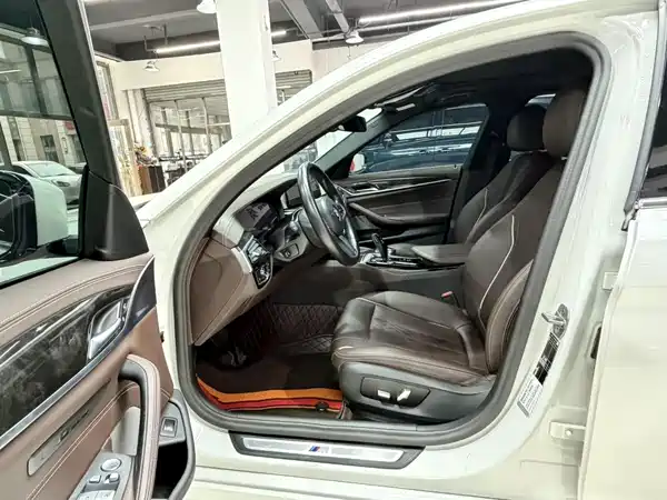 BMW 5 Series 2022