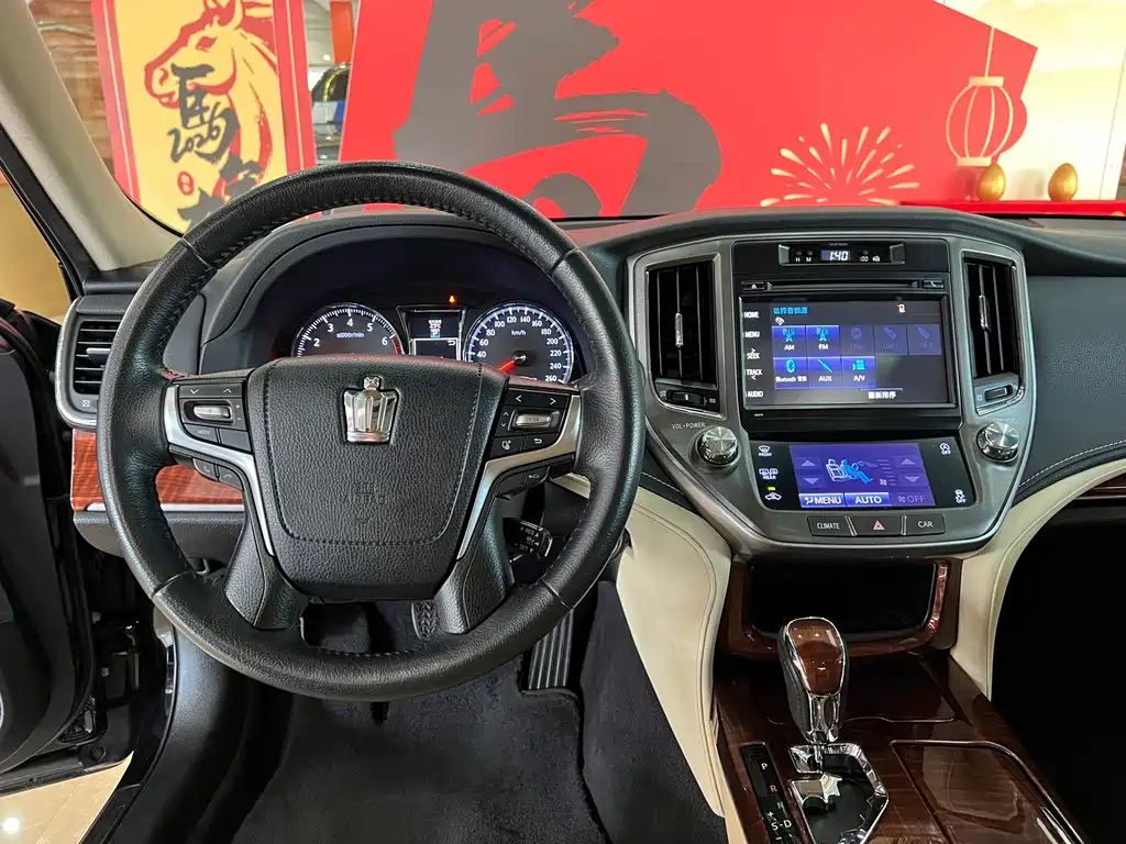 Toyota Crown 2016 — фото 10