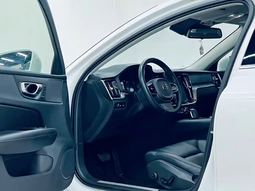 Volvo S60 PHEV 2020 — фото 7