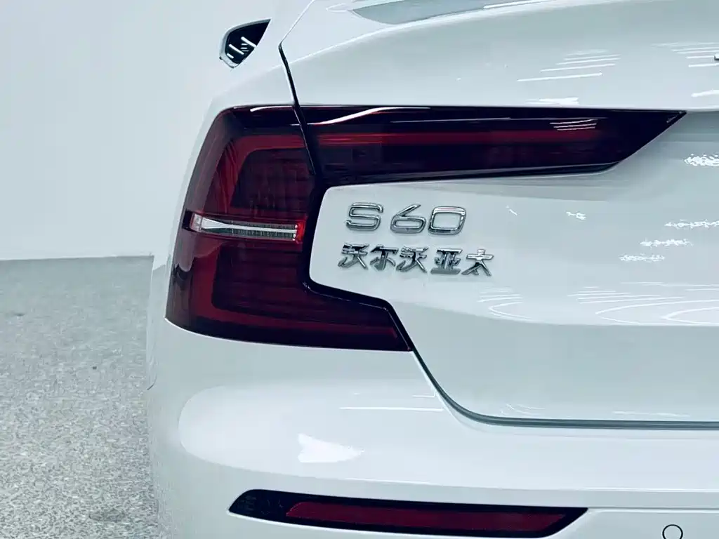 Volvo S60 PHEV 2020 — фото 13