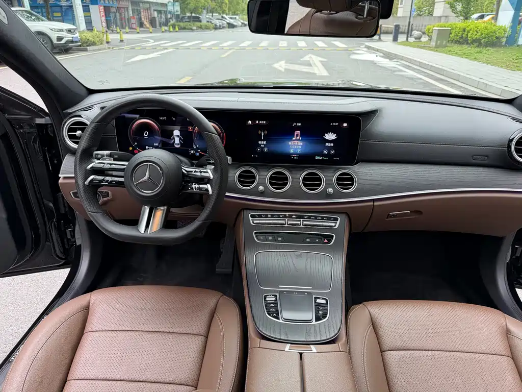 Mercedes-Benz E-Class 2021 — фото 18