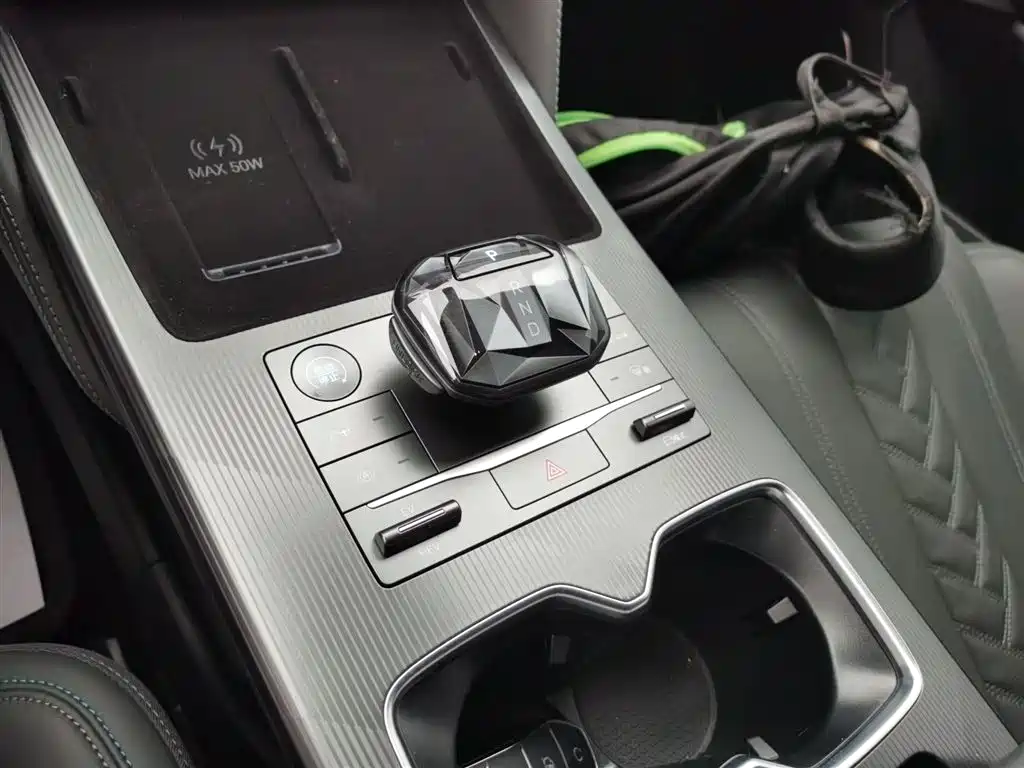 BYD L DM-i 2025 — фото 10