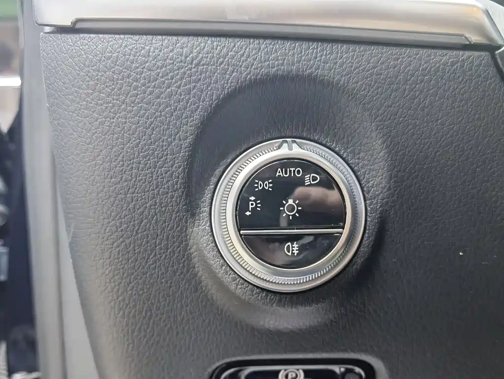 Mercedes-Benz C-Class 2023 — фото 14