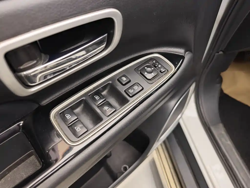 Mitsubishi Outlander 2019 — фото 10