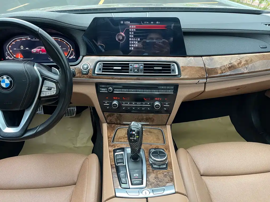 BMW 7 Series 2014 — фото 15