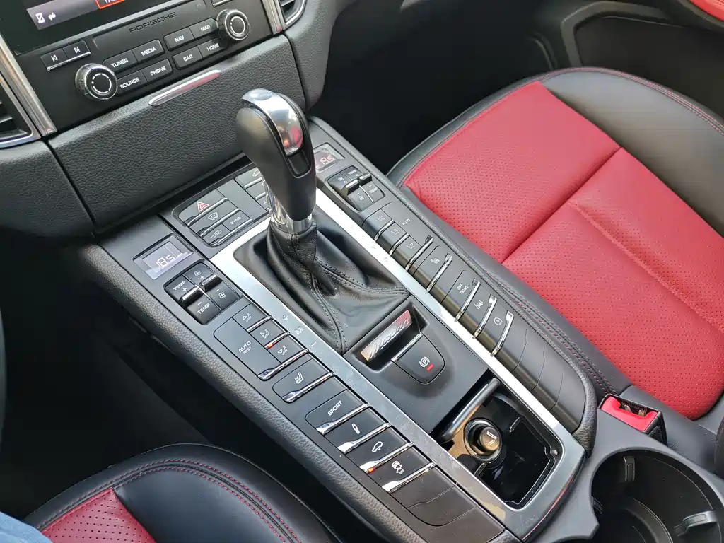 Porsche Macan 2018 — фото 17