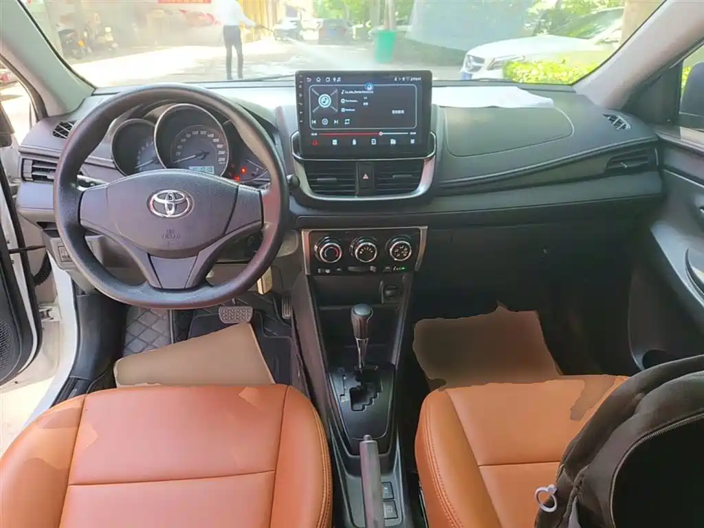 Toyota Yaris L 2021 — фото 10