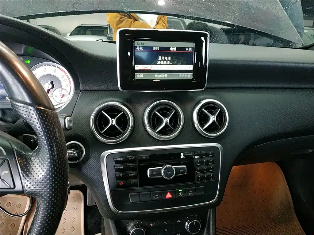 Mercedes-Benz A-Class 2015 — фото 9