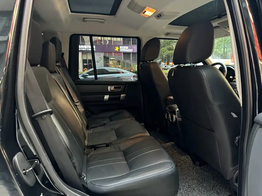 Land Rover Discovery 2016 — фото 10