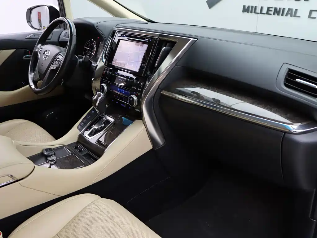 Toyota Alphard 2018 — фото 32