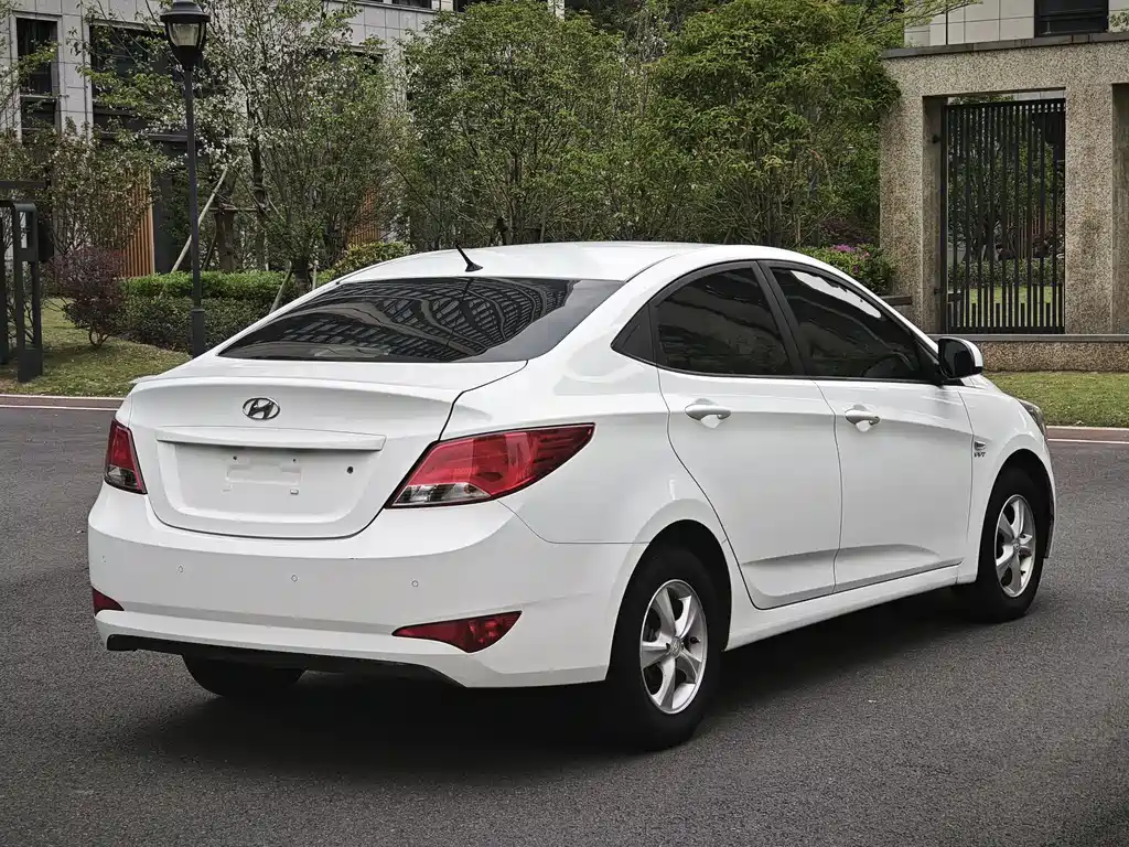 Hyundai Verna 2014 — фото 4