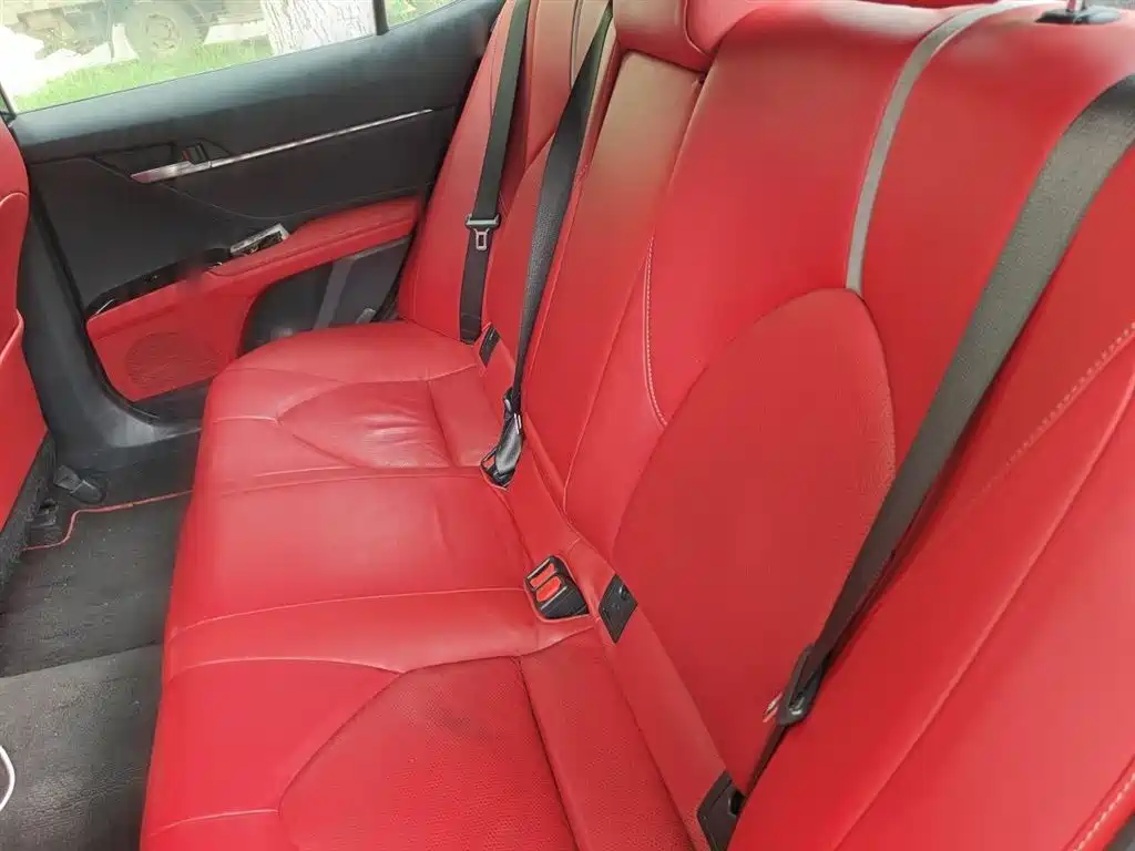 Toyota Camry 2018 — фото 15