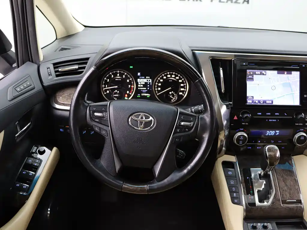 Toyota Alphard 2018 — фото 11