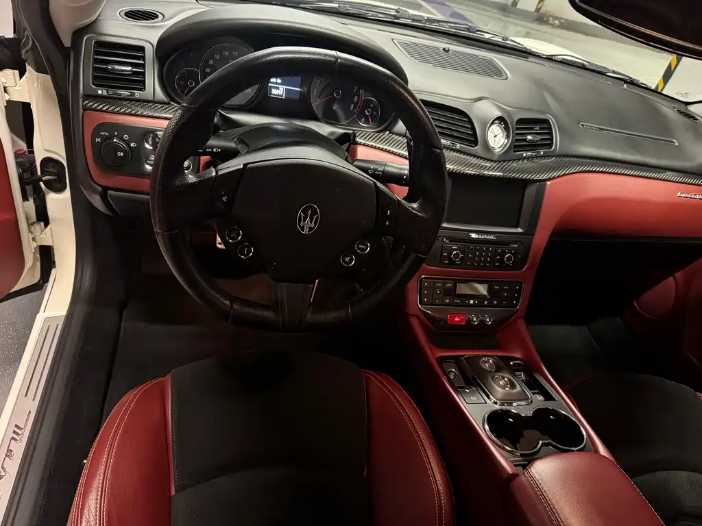 Maserati GranTurismo 2017 — фото 8