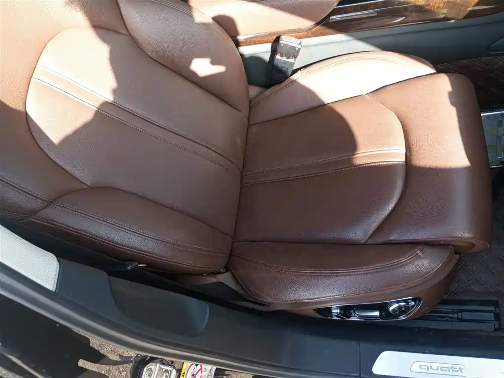 Audi A8 2015 — фото 25
