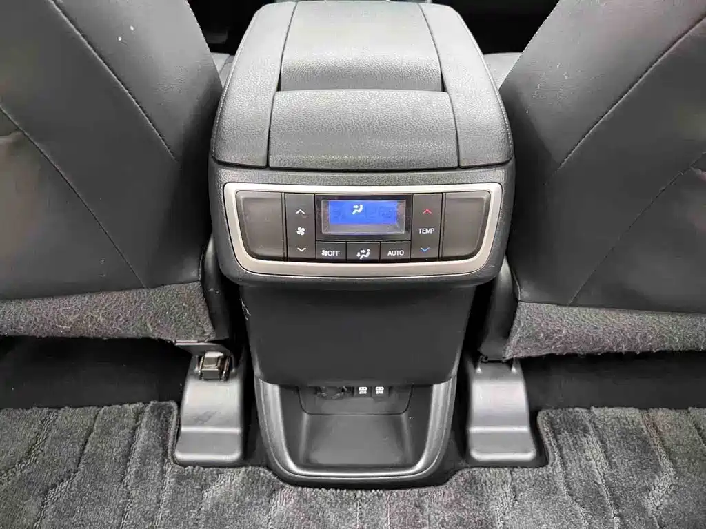 Toyota Highlander 2020 — фото 12