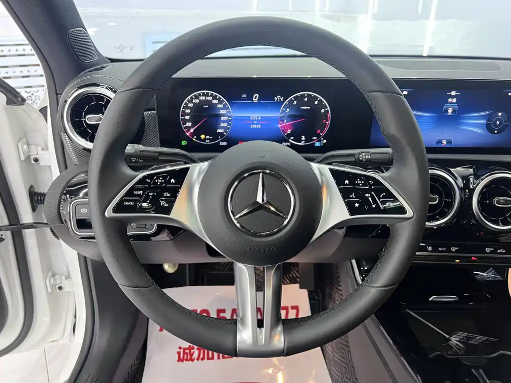 Mercedes-Benz A-Class 2024 — фото 12