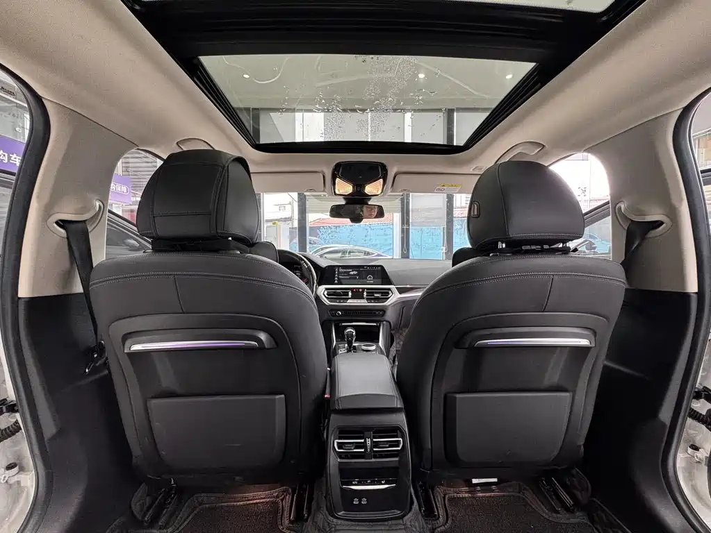 BMW 3 Series 2019 — фото 16
