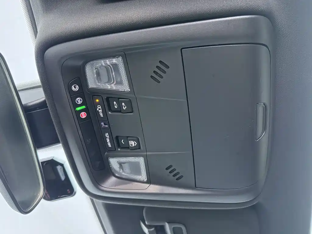 Cadillac XT4 2022 — фото 12