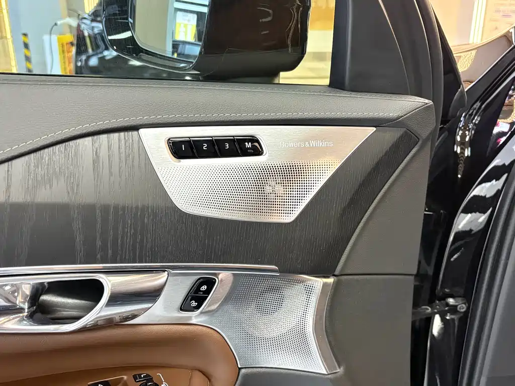 Volvo XC90 2020 — фото 10