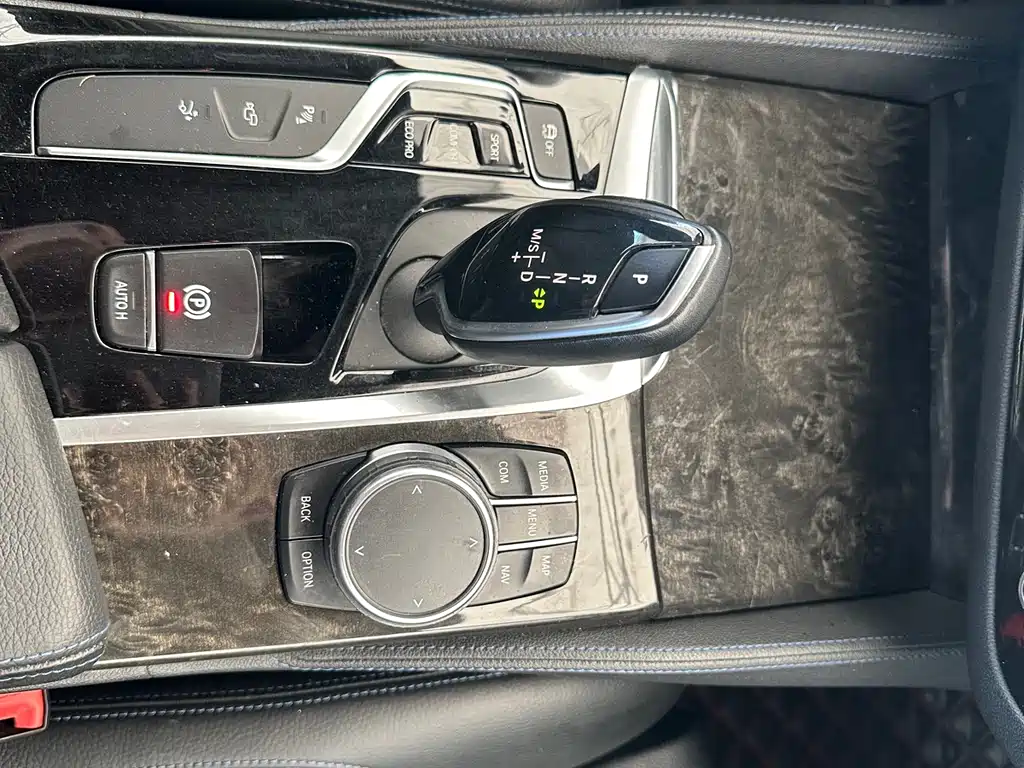 BMW 6 Series GT 2018 — фото 27