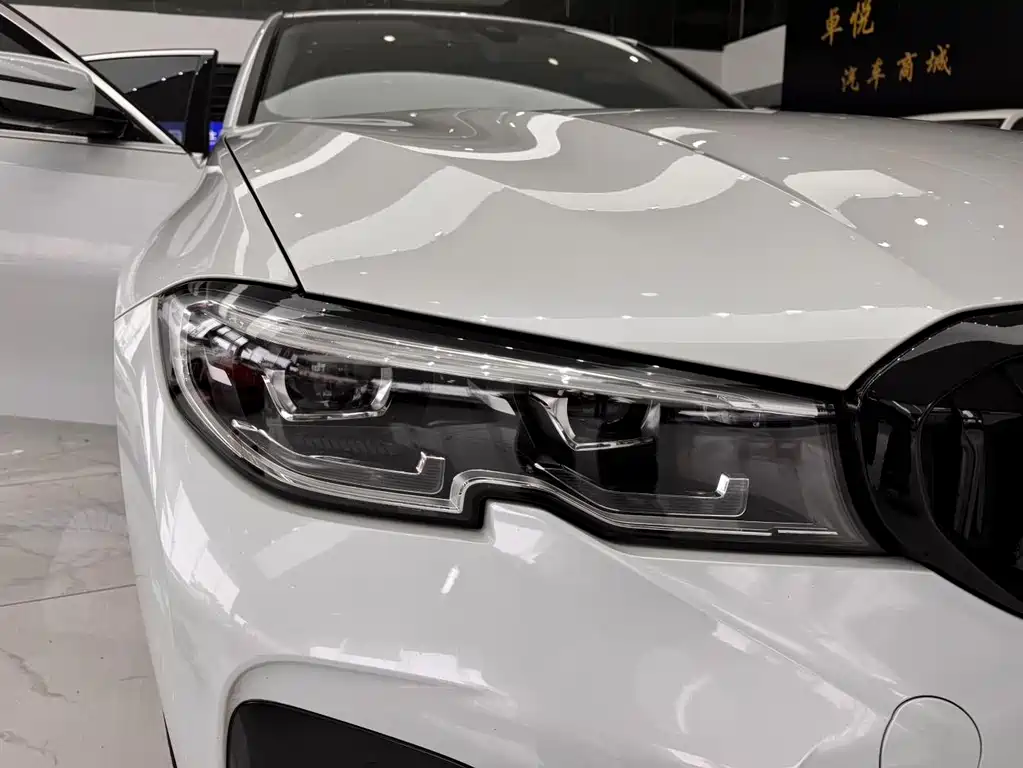 BMW 3 Series 2019 — фото 28