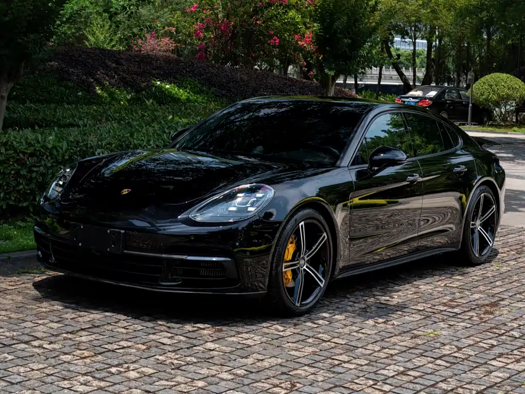 Porsche Panamera 2019 — фото 1