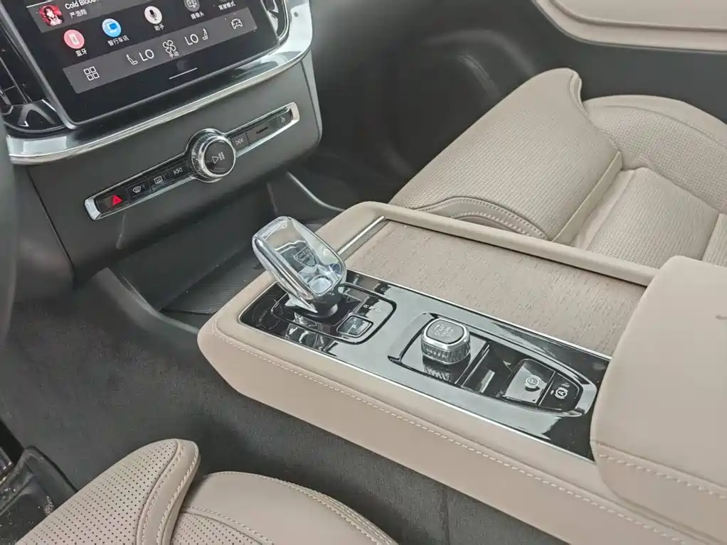 Volvo XC90 Plug-In Hybrid 2025 — фото 14