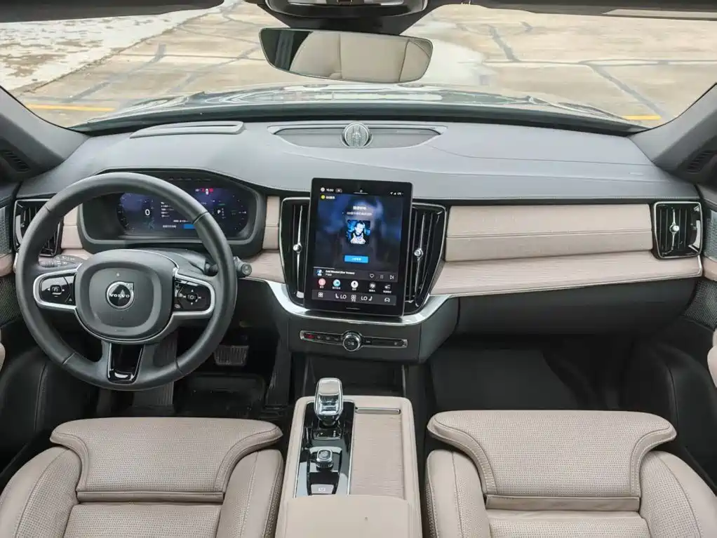 Volvo XC90 Plug-In Hybrid 2025 — фото 17
