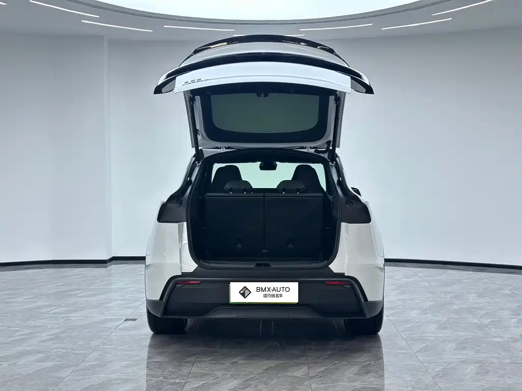 Tesla Model Y L 2026 — фото 2