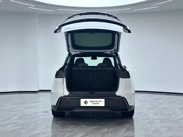 Tesla Model Y L 2026