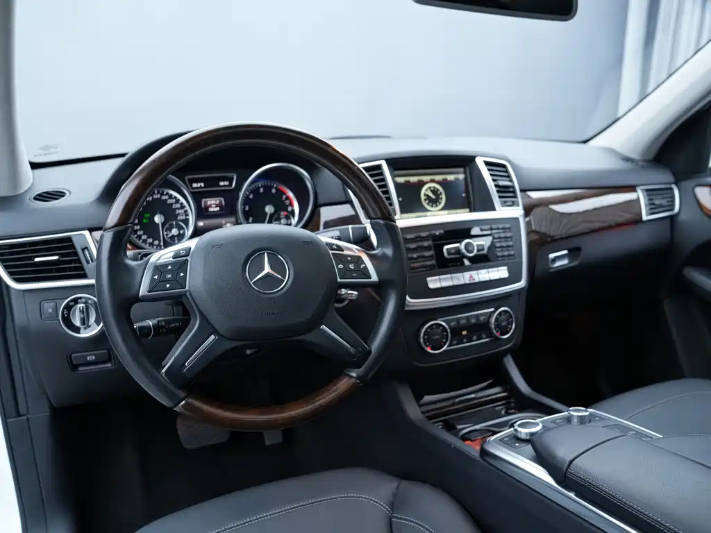 Mercedes-Benz M-Class 2015